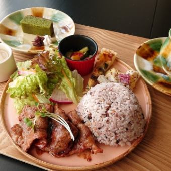 本日のプレートランチ1450円(税込)