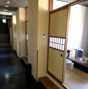 For customers who value a sense of privacy, we recommend these seats! A private tatami room with an adult atmosphere. It is divided by movable walls, so you can enjoy various banquets according to the number of people. Please feel free to use it for important gatherings, banquets, and other occasions and purposes.