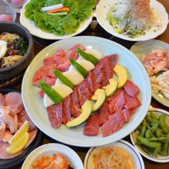 A course of 14 standard charcoal grilled yakiniku dishes at an affordable price + 120 minutes of all-you-can-drink for 6,000 yen (tax included)