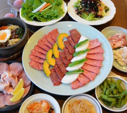 A 7,000 yen (tax included) course that includes 14 dishes of premium meat and 120 minutes of all-you-can-drink