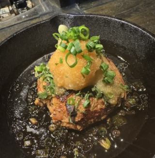 鶏なんこつ入りおろしハンバーグ