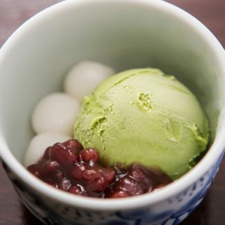 小豆と白玉の抹茶アイス添え