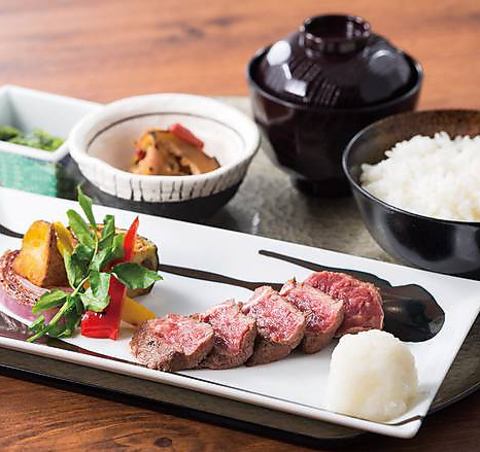 We offer a variety of meal menus, including steak dinners, tempura dinners, daimyo gozen meals, and more.