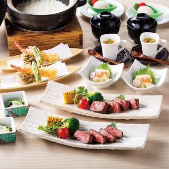 〈MIYABI-〉黑毛和牛和陶鍋飯的餐點。餐點僅需3,500日元，含無限暢飲5,000日元