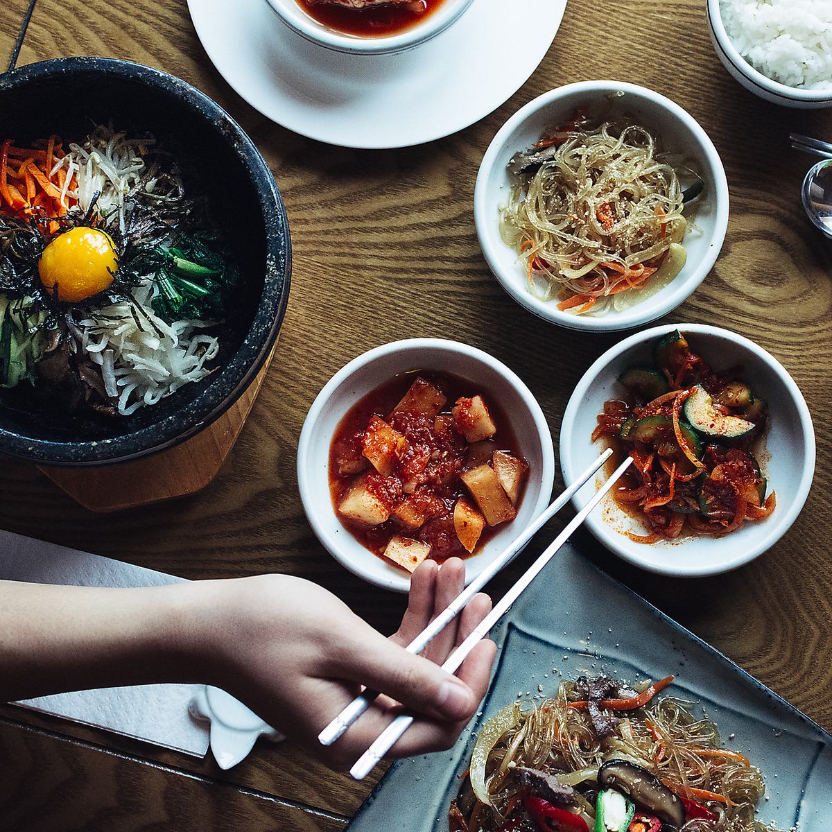 我們提供超過 300 種菜單，您可以在這裡享用正宗的亞洲美食♪