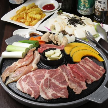 [Empty-handed BBQ in Shin-Okubo♪] 7 dishes including samgyeopsal, salad, and snacks, 2 hours of all-you-can-drink for 4,378 yen (tax included)