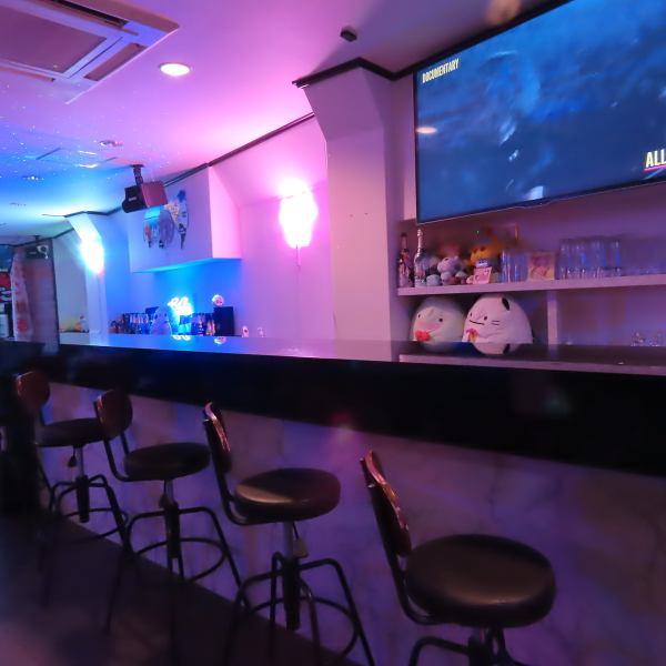 常連さんの特等席でもあるカウンター席◎スタッフとの会話を楽しみたい方、おひとり様も大歓迎です♪