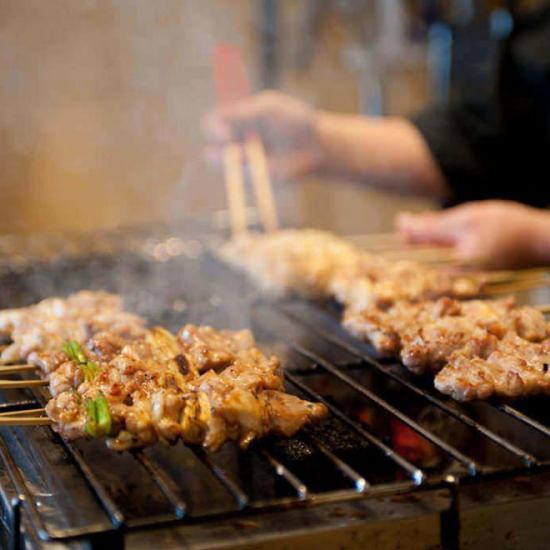 新鲜鸡大腿tataki、烤鸡肉串、肉丸子等特色菜套餐3000日元～