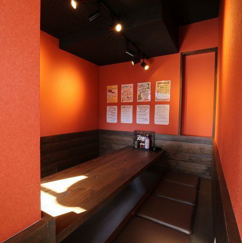 Half single room room where you can enjoy conversation and meals without hesitation at ease! Up to 10 people OK ♪ It is recommended for small group drinking party ◎ A moment of mind in a warm private space ...