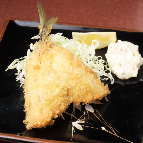【当店看板メニュー☆】鮮度抜群で臭みも少ない「黄金鯵のアジフライ」