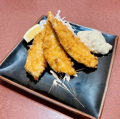 【当店看板メニュー☆】鮮度抜群で脂たっぷり「黄金鯵のアジフライ」