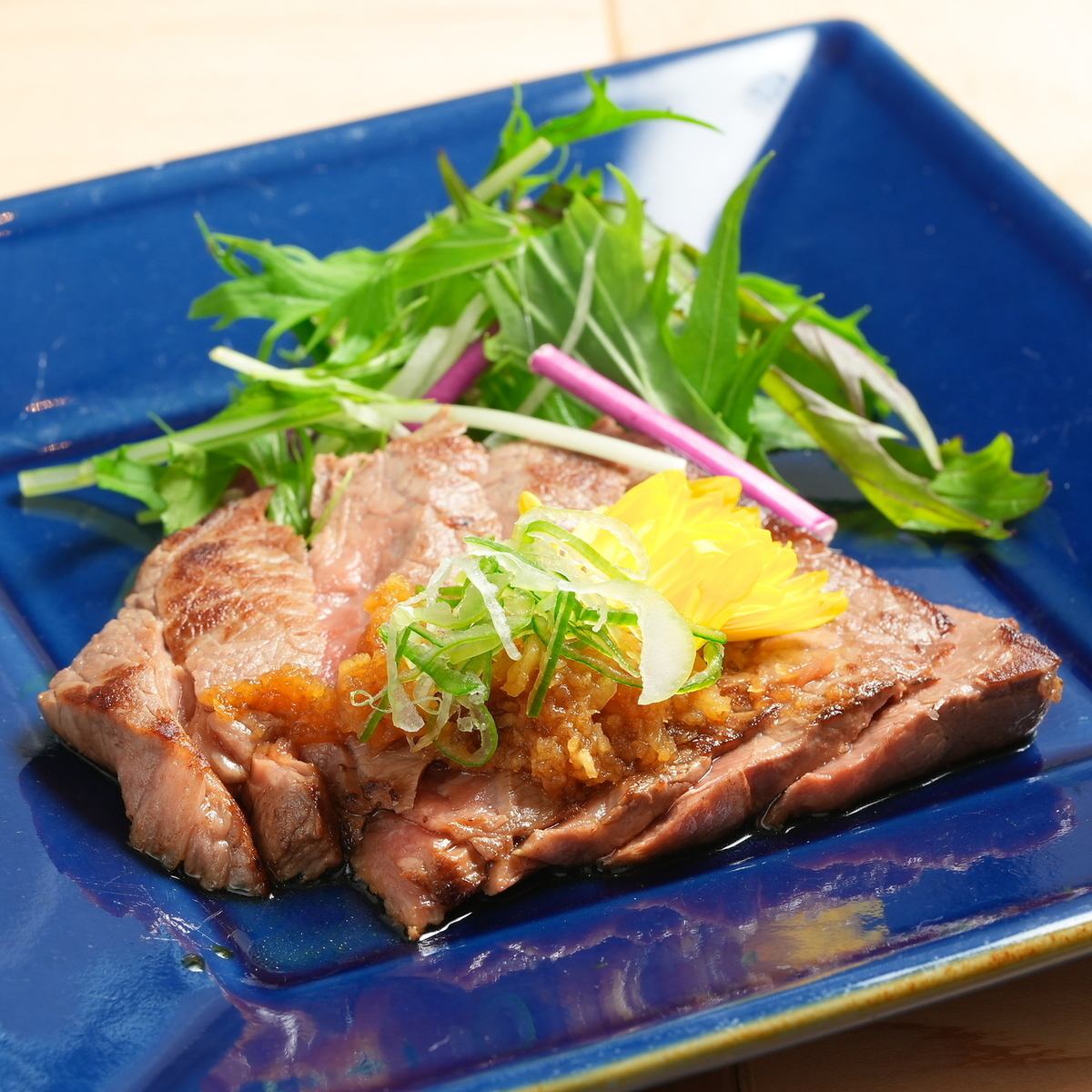 肉好きを唸らせる!極厚ステーキを堪能!