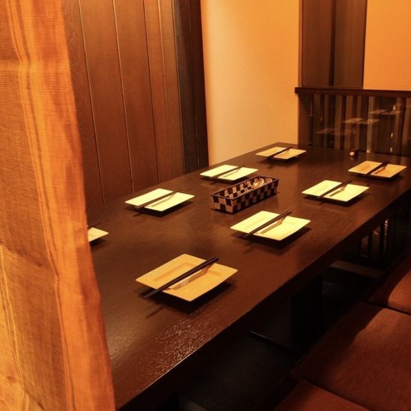 We have prepared a private room that can be widely used for various banquets and dinner parties with relatives.The Japanese-modern and calm atmosphere is ideal for relaxing and enjoying delicious food and delicious sake.