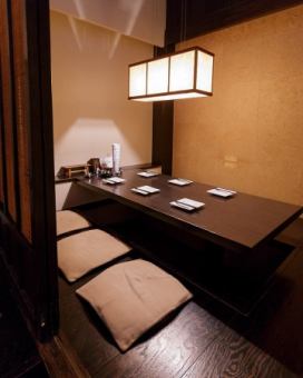 We have prepared a private room that can be widely used for various banquets and family dinners.The Japanese modern calm atmosphere is ideal for relaxing and enjoying delicious food and delicious sake.It can also be used for entertaining days such as entertainment and hospitality.Please spend a fulfilling time.