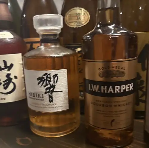 還有知名品牌哦！精心挑選的優質葡萄酒，與肉類完美搭配。