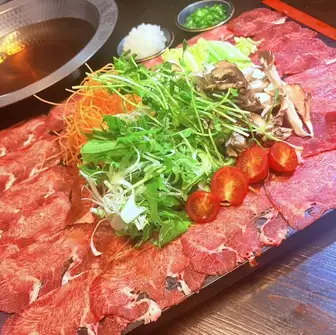 やわらかい部位を贅沢に！当店名物「牛タンしゃぶ」
