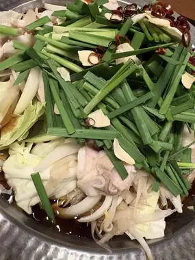 [Limited to reservations for the 5,000 yen course] A plan where you can enjoy motsunabe (offal hot pot) and a large rolled omelet.