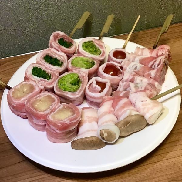 名物！豚巻串308円(税込)