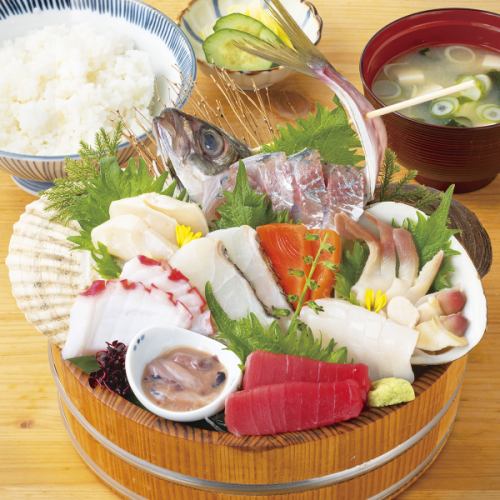 鮮度抜群！刺身定食♪味噌汁・香の物付き☆