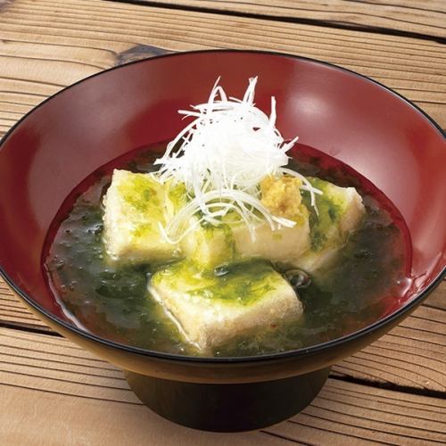 Deep-fried tofu with green leaf sauce