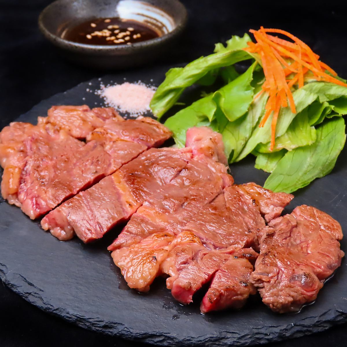 A wide variety of izakaya menus, mainly steaks made with Awa beef!