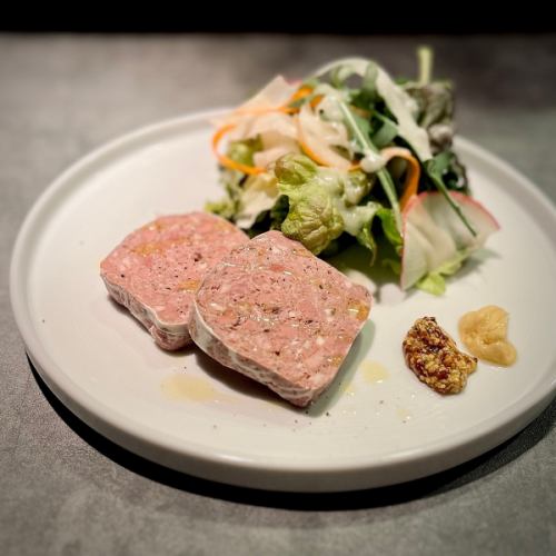 Country-style meat terrine ~with 2 kinds of mustard~