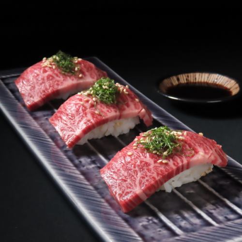 "贅沢な一口"特選和牛の握り3巻