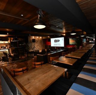 【講演会や街コンに最適♪】大須の貸切カフェ広々とした空間と落ち着いた雰囲気が魅力の当店は、講演会や街コン、ワークショップなど多目的なイベントにぴったり。音響設備やプロジェクターも完備しており、主催者さまのご要望に柔軟に対応可能です。アクセス抜群の大須エリアで、気軽に貸切イベントを開催してみませんか？
