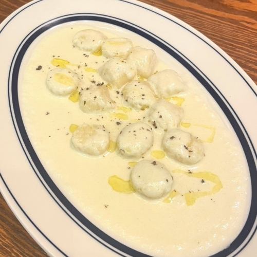 モッツァレラチーズのトリュフニョッキ