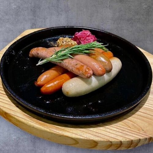 Beer goes down so easily! Authentic Western-style cuisine prepared with the chef's utmost care!