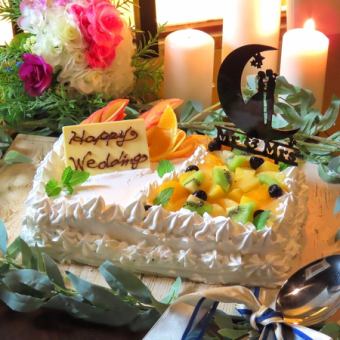 大型婚礼蛋糕和众多优惠♪【婚礼余兴派对限定方案】3,500日元，包含6道菜和2小时无限畅饮