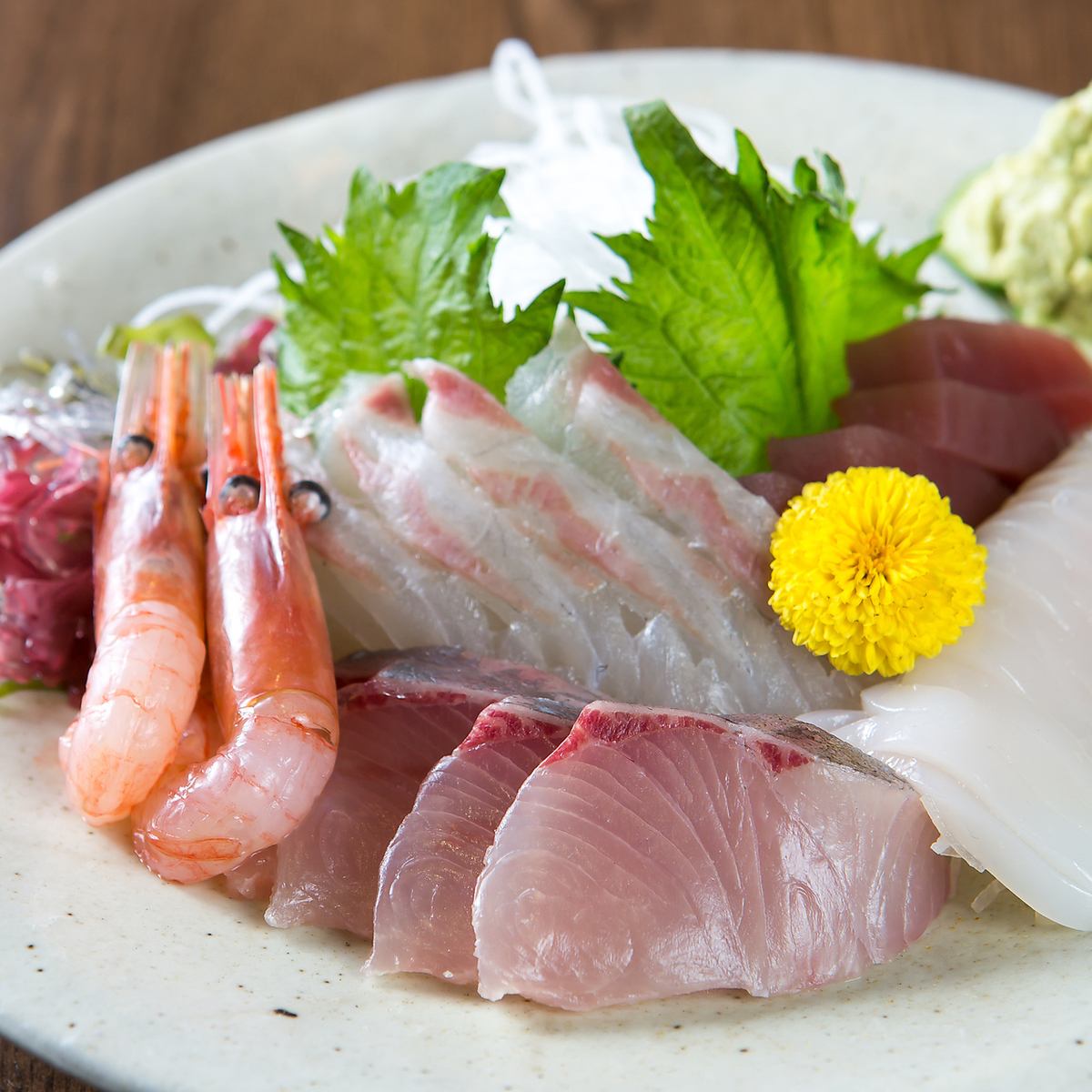 可以品尝时令海鲜料理的Ekichika Sakaba