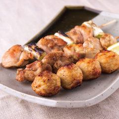 【まずはこれ♪】自慢の大串焼き鳥！盛合せもご用意しております