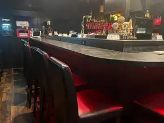 We have counter seating available.A sophisticated space that feels like a hidden retreat for adults.The calming red lighting creates a stylish atmosphere, making it perfect for a night of quiet conversation alone or a date with someone special.The multiple beer taps on the counter and the wide variety of alcoholic beverages lined up in the background are truly impressive.Enjoy a high-quality experience at our establishment, where you can also enjoy darts and karaoke.
