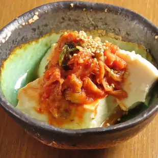 純正ごま油香る。コク旨キムチやっこ