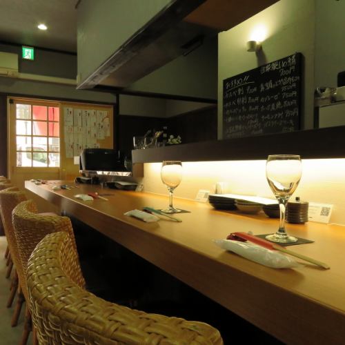 カウンター席でお一人様も