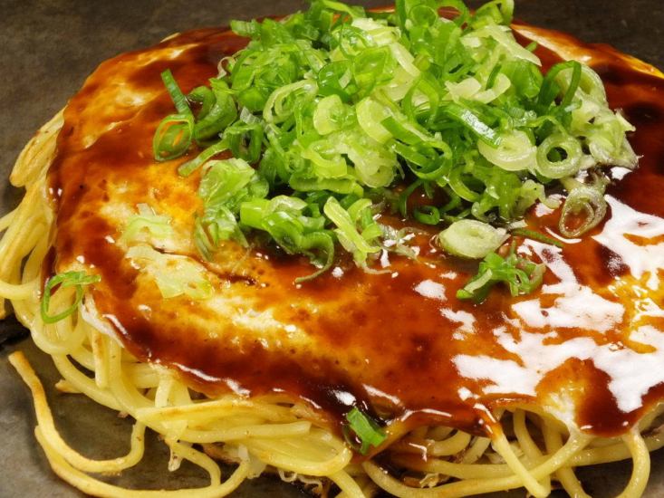 Kurakura specially made Mushi noodles and plenty of green onions Kurakura-yaki (Hiroshima-yaki) ★