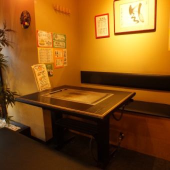 There are 20 seats on the 1st floor table, 8 seats on the 2nd floor table and 12 seats at the Osaki, with a total of 40 seats.Because the seat feeling is also wide, we have seats on one side sofa seating so you can enjoy your meals with a little child with confidence ☆