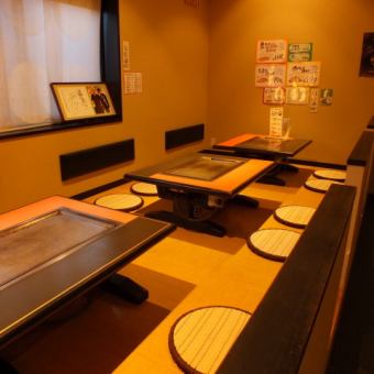 Relaxingly spacious.On the second floor we also have a Japanese-style seat.It will be for 8 people, please do not hesitate to contact us even if you are a group of more ♪ ※ The iron plate in the middle of the seat becomes very hot.Sorry, but please be careful not to let your children extend their hands, customers accompanying children.