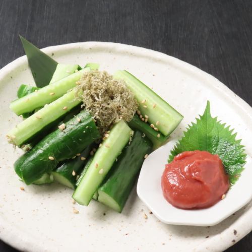 タタキ胡瓜梅肉添え