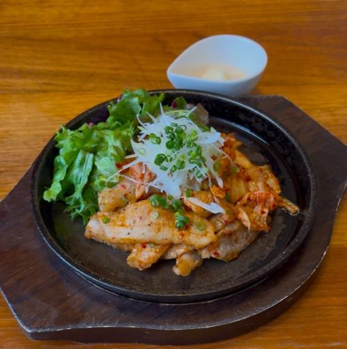 豚トロキムチ鉄板炒め