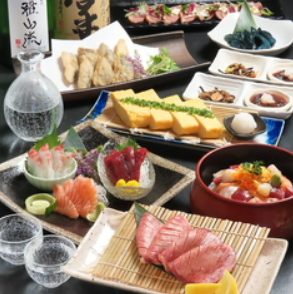 包含3種新鮮魚類、牛舌、海鮮散壽司飯等9道菜 + 2小時無限暢飲當地清酒：¥5500 → ¥4500