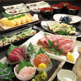 【月光】八道菜套餐,包括三道鲜鱼拼盘、炭烤牛舌和冷肉荞麦面,另加120分钟无限畅饮当地清酒:¥5000 → ¥4000