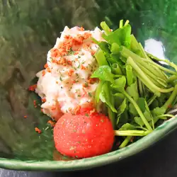 馬鈴薯沙拉佐日本香菜和明太子（辣鱈魚子）