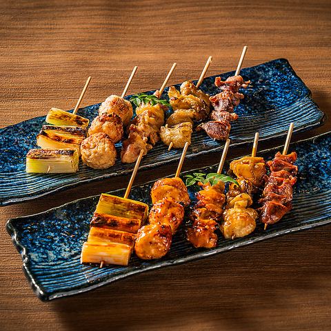 伊達鶏を使用した焼鳥は、熟練の職人が串打ちして焼き上げます！