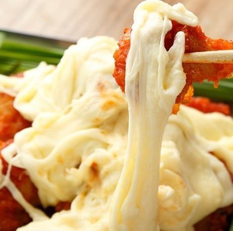 [Miyazaki local chicken used] Deep-fried chicken with plenty of cheese ◎ We are running a special campaign where you can get drinks for just 199 yen
