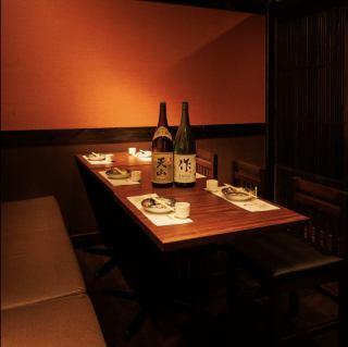 和の趣き溢れる店内は大人の為の落ち着いた雰囲気となっております。2名様~60名様までご利用可能な完全個室席は土浦での接待や女子会、合コンなど各種宴会に最適なプライベート個室空間♪お得な宴会コースプランもご予算に合わせて3500円~ご用意。誕生日や記念日にお得なサプライズ特典もご用意しております。