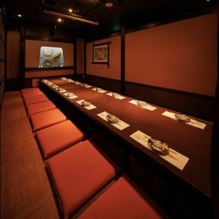 和の趣き溢れる店内は大人の為の落ち着いた雰囲気となっております。8名様でご利用可能なテーブル席は土浦での接待や女子会、合コンなど各種宴会に最適なプライベート個室空間♪お得な宴会コースプランもご予算に合わせて3500円~ご用意。誕生日や記念日にお得なサプライズ特典もご用意しております。