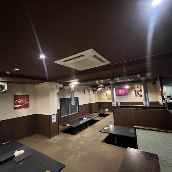 全席掘りごたつでくつろげる昭和レトロな居酒屋♪落ち着いた店内で、観光帰りにもゆったりと過ごせます。個室対応もあり、プライベートな飲み会や宴会にもぴったり。沖縄料理や新鮮な海鮮、泡盛との相性も抜群なメニューが揃っています。