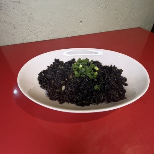 イカ墨炒飯